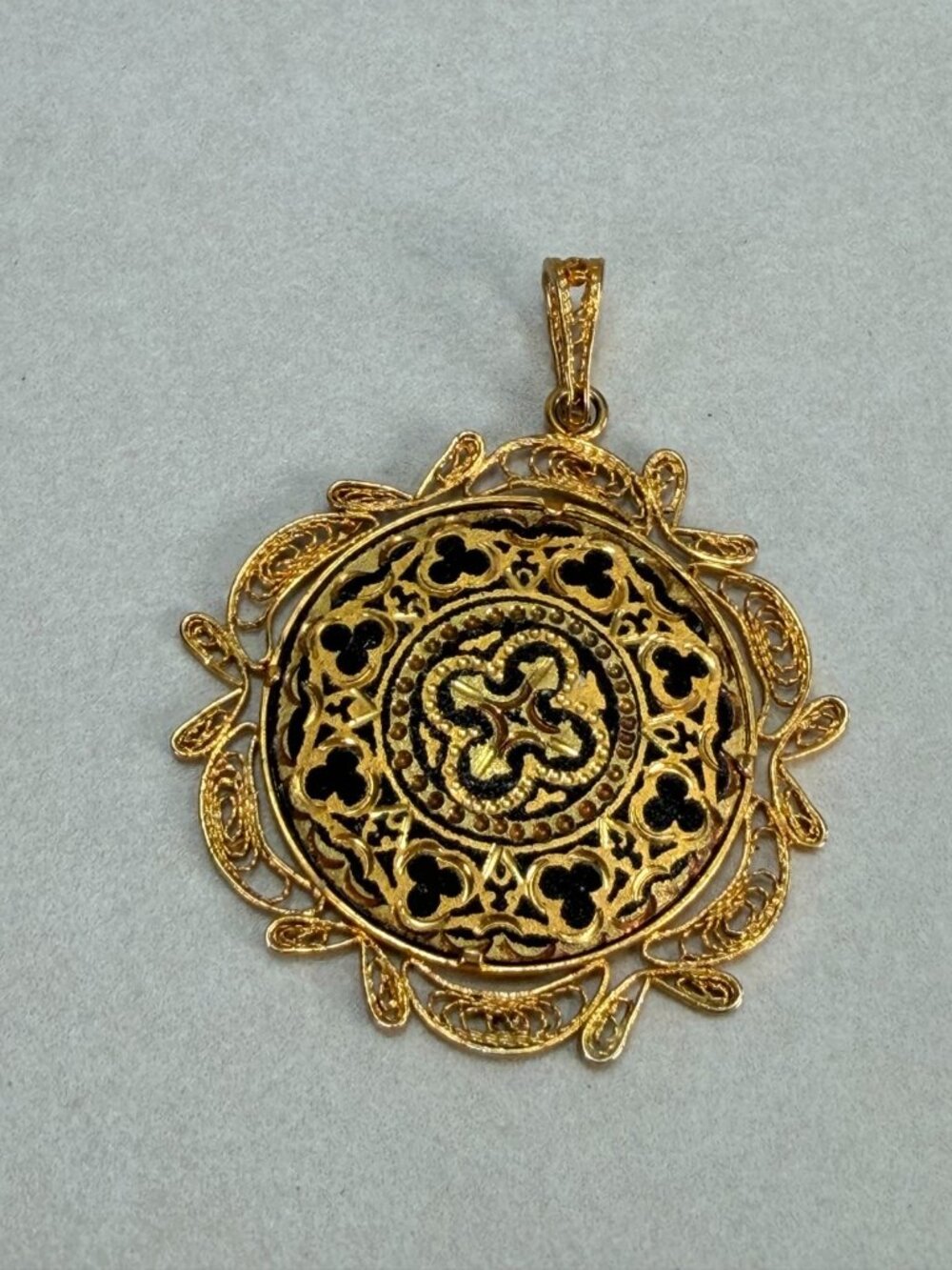 Vintage Damascene Gold Tone Black Filigree Round Pendant - Picture 4 of 5